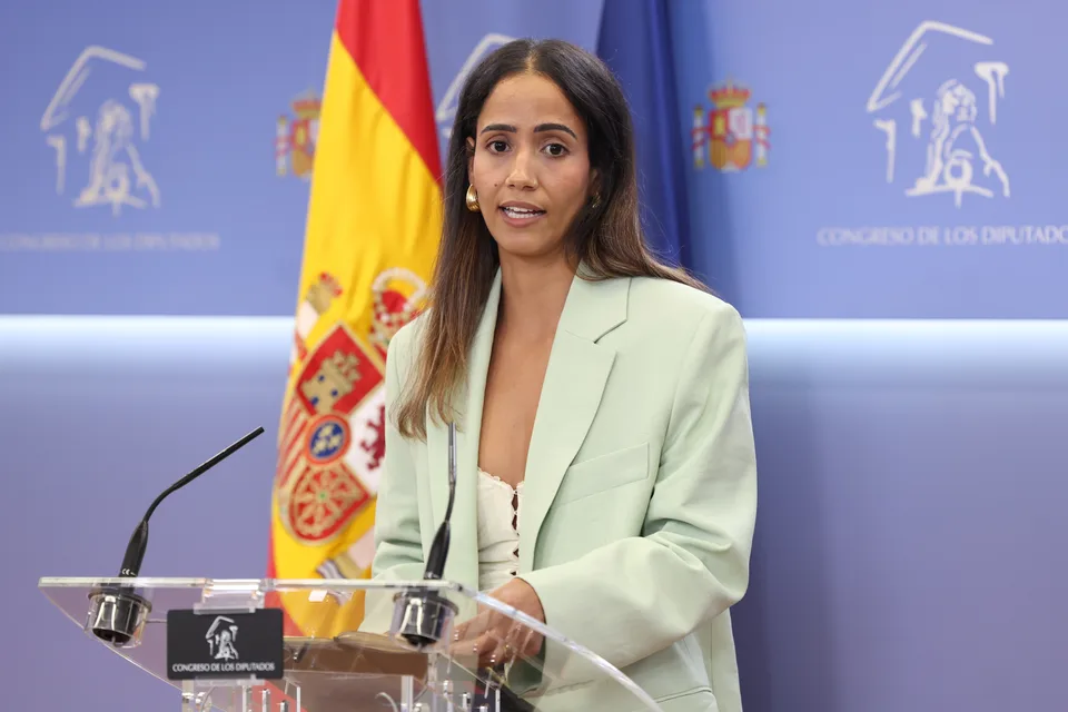 Tesh Sidi en el hemiciclo o durante una rueda de prensa en el Congreso el día de la votación.