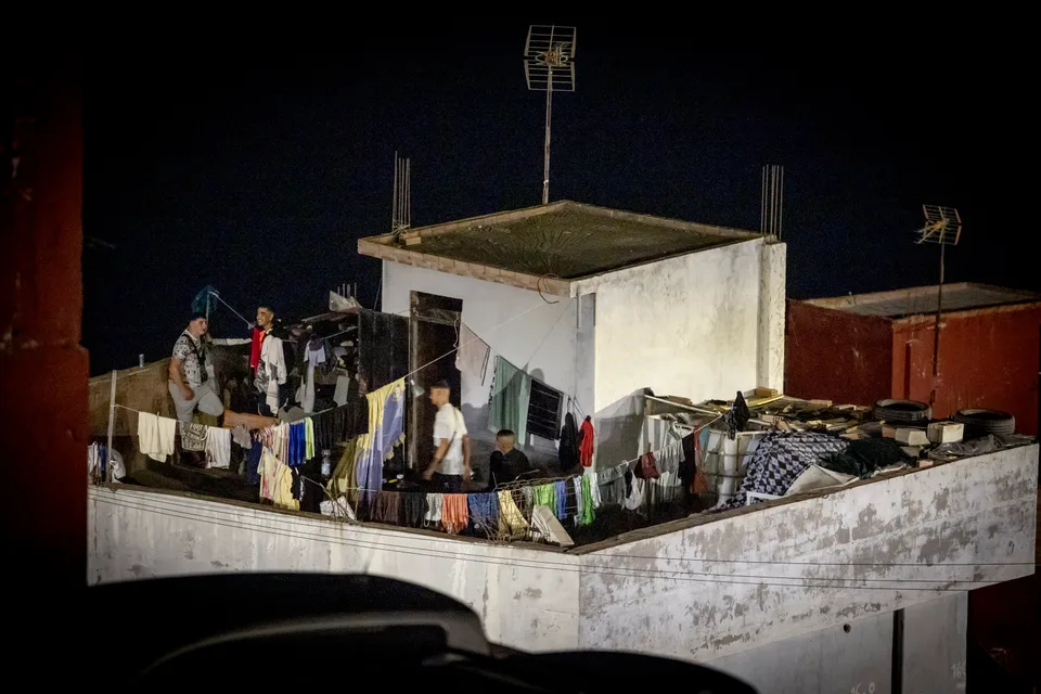 La economía clandestina de la crisis de Ceuta: pisos saturados, cobros y negocios alrededor de la ocultación