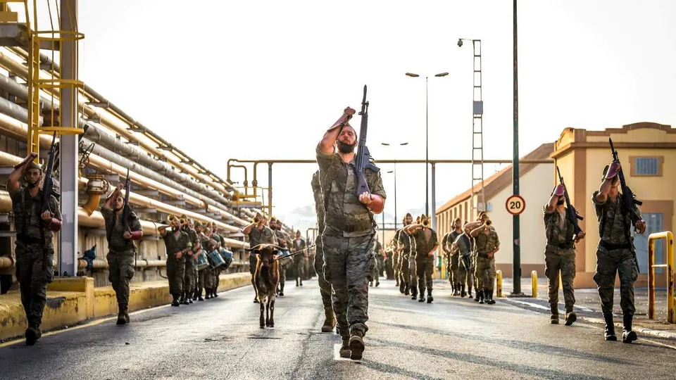 Formación del desfile militar de la Fiesta Nacional de España en Madrid, en una fotografía de octubre de 2025.