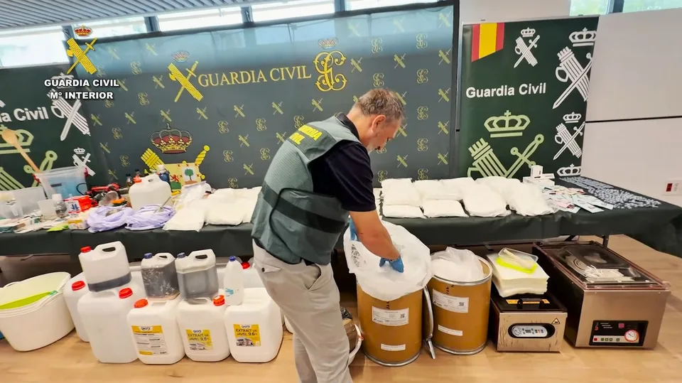 Una fábrica de speed en un piso: la Guardia Civil desmonta en Barakaldo un laboratorio capaz de producir 200 kilos por semana