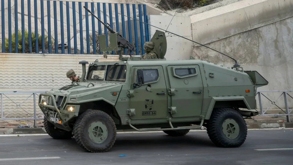 Fuerzas de seguridad españolas desplegadas en Ceuta durante el dispositivo reforzado de vigilancia fronteriza de 2026.