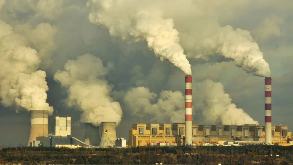 Los 27 llegan tarde a la nueva norma de emisiones industriales de la UE