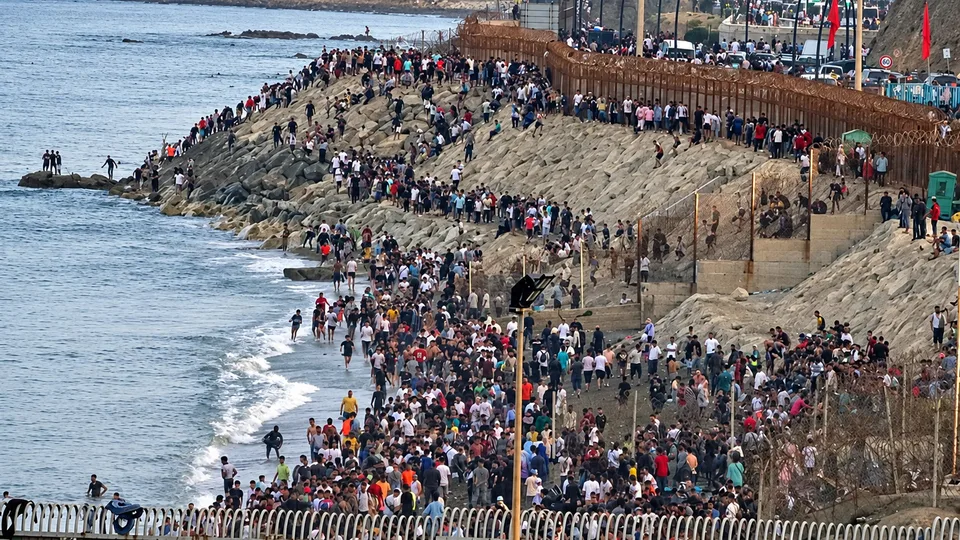 Frontera de Ceuta durante la crisis del 30-J, en una investigación sobre los avisos previos y las decisiones del Estado.