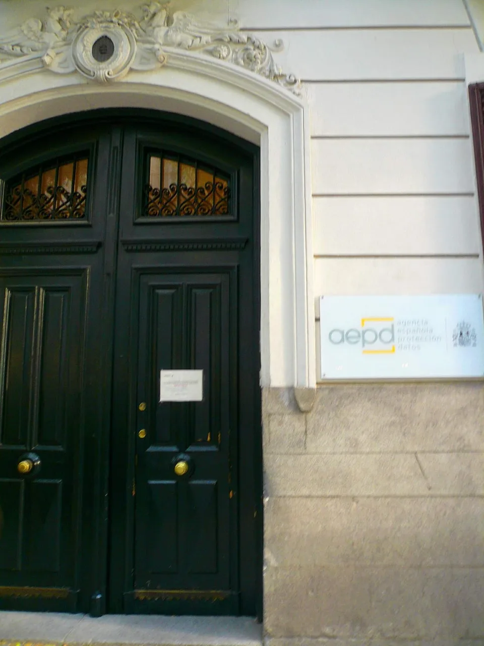 Acceso a la antigua sede de la Agencia Española de Protección de Datos en Madrid fotografiada en 2021.