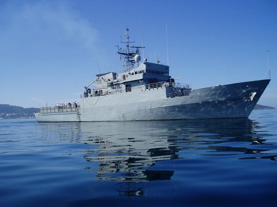 Patrullero Atalaya (P-74) de la Armada española, clase Serviola. Fotografía documental real de archivo. No representa los acontecimientos de octubre de 2026.