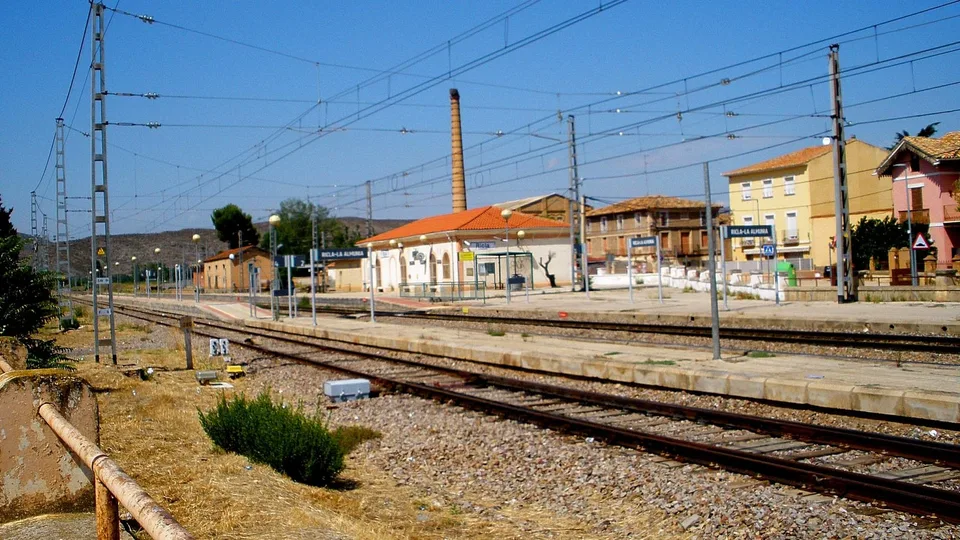 Estación ferroviaria de Ricla-La Almunia, Zaragoza, fotografiada en 2022; imagen real de contexto, no del incendio de octubre de 2026