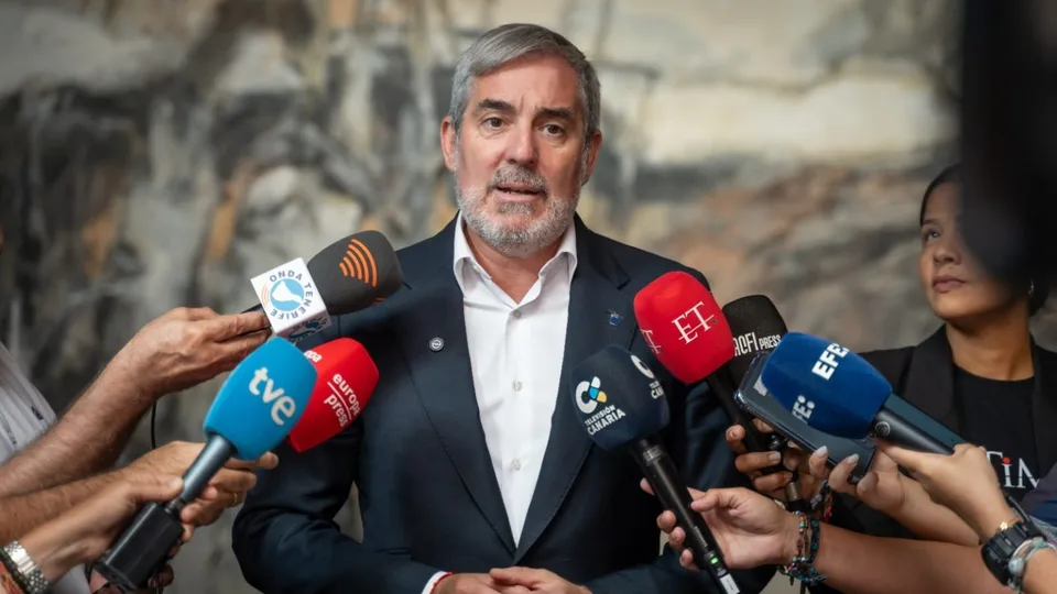 Fotografía original difundida por el Gobierno de Canarias el 25 de octubre de 2026 junto a su comunicado de emergencia por la ruta atlántica.