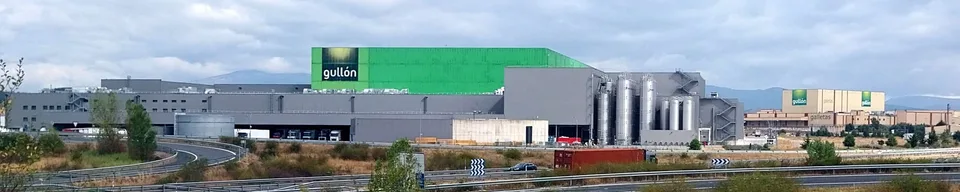 Vista general de instalaciones fabriles de Gullón y Siro en Aguilar de Campoo.