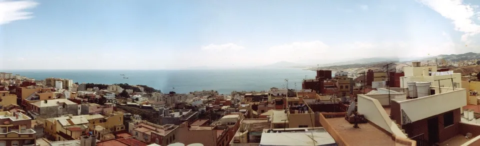 Panorámica histórica de Ceuta, fotografía real de archivo de 2001