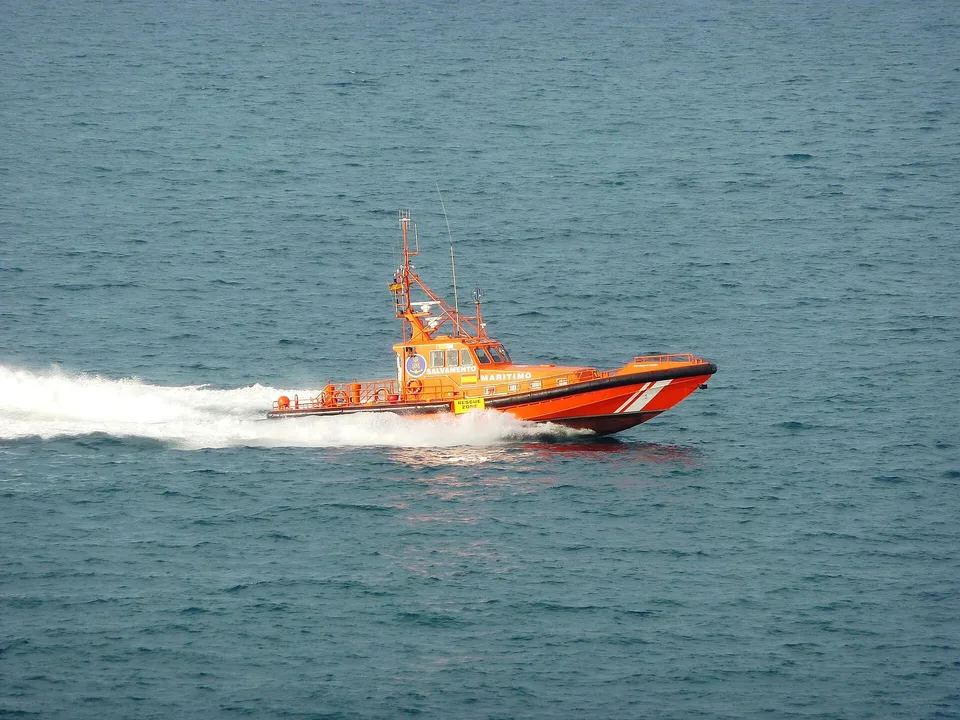 Embarcación real de rescate Salvamar Rigel de Salvamento Marítimo, fotografiada en 2009. Imagen de archivo de una unidad distinta de Salvamar Atria.