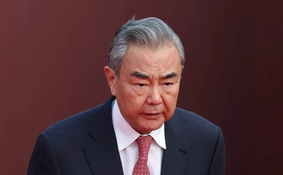 El ministro de Exteriores de China, Wang Yi, en el desfile de Pekín del 3 de septiembre de 2025, fotografía oficial de archivo.