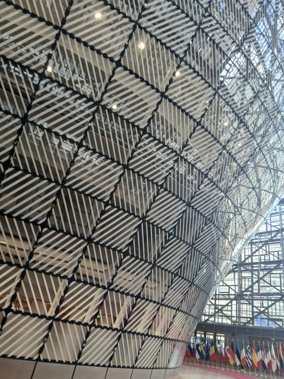 Interior del edificio Europa del Consejo Europeo en Bruselas, fotografía documental de septiembre de 2026.