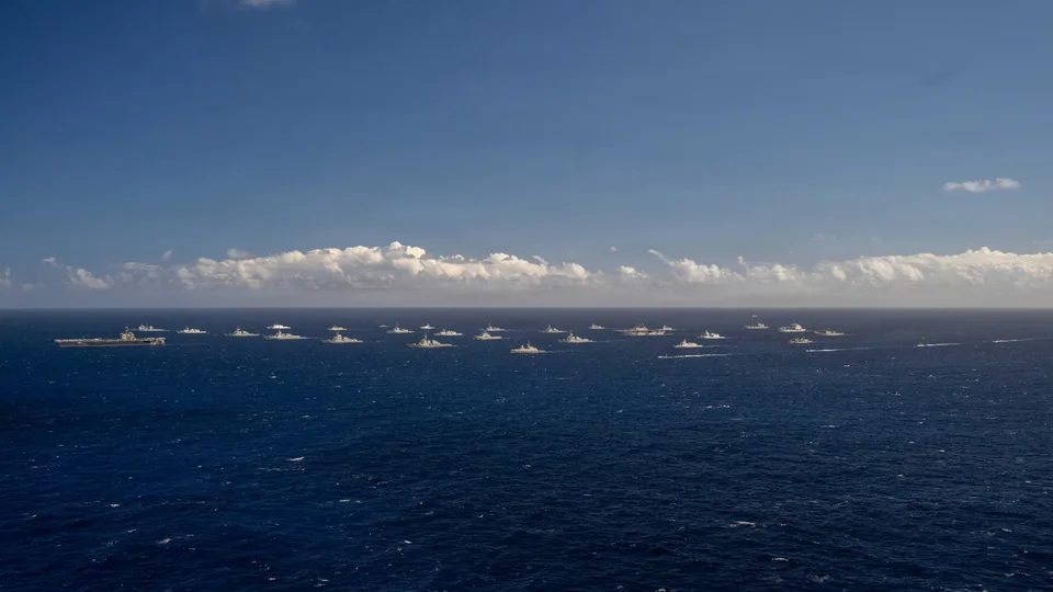 Portaaviones estadounidense USS Theodore Roosevelt durante unas maniobras navales en julio de 2026. Imagen real de archivo, no documenta un despliegue en el Golfo ni un ataque a Irán.