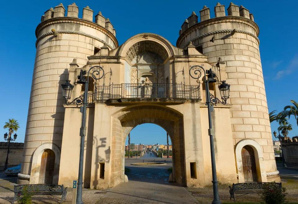 Puerta de Palmas de Badajoz, fotografiada en abril de 2024 por Benjamin Smith.