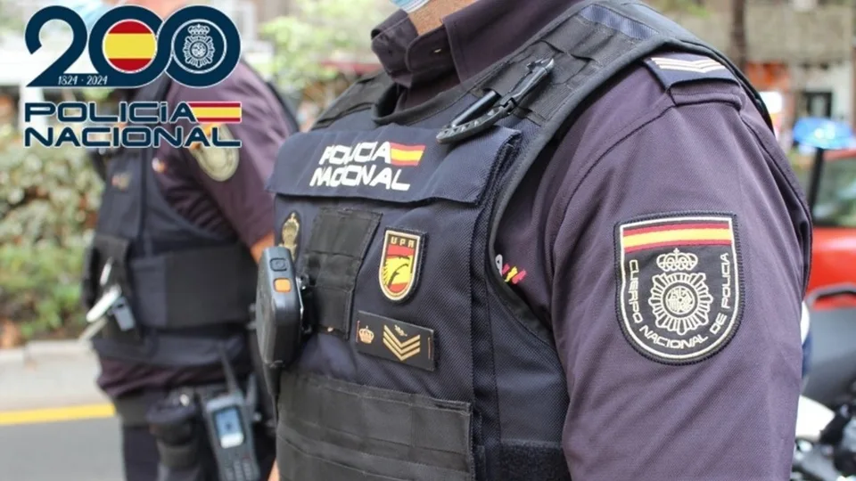 Imagen oficial de agente de Policía Nacional difundida para el dispositivo de Halloween de Granada el 30 de octubre de 2026.
