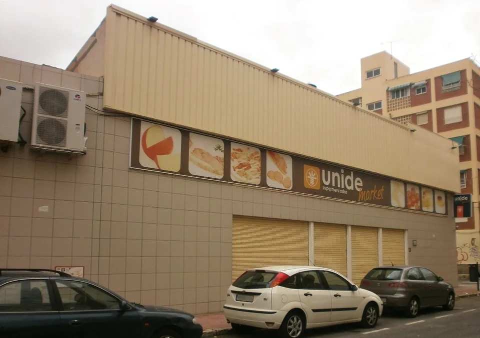Fachada de un supermercado de Alicante, imagen de archivo de 2019.