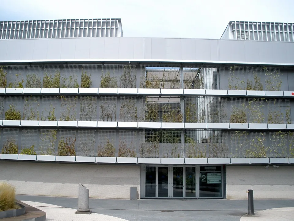 Fachada del Nuevo Palacio de Justicia de La Rioja, en Logroño, fotografiada en julio de 2024.