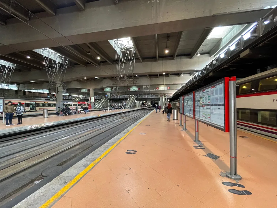 Andenes reales de Cercanías en Madrid-Atocha, una de las estaciones afectadas por la huelga del 29-O; fotografía de archivo