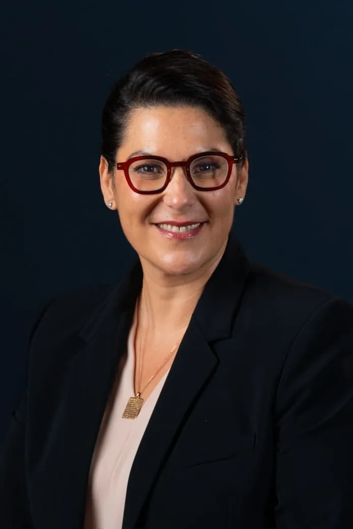 Retrato oficial de Fátima Ezzahra El Mansouri, primera mujer designada jefa de Gobierno de Marruecos, fotografía de su campaña de 2026.