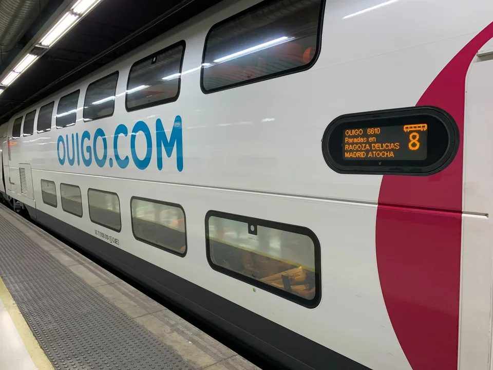Tren de alta velocidad de OUIGO España en la estación de Barcelona-Sants, imagen de archivo.