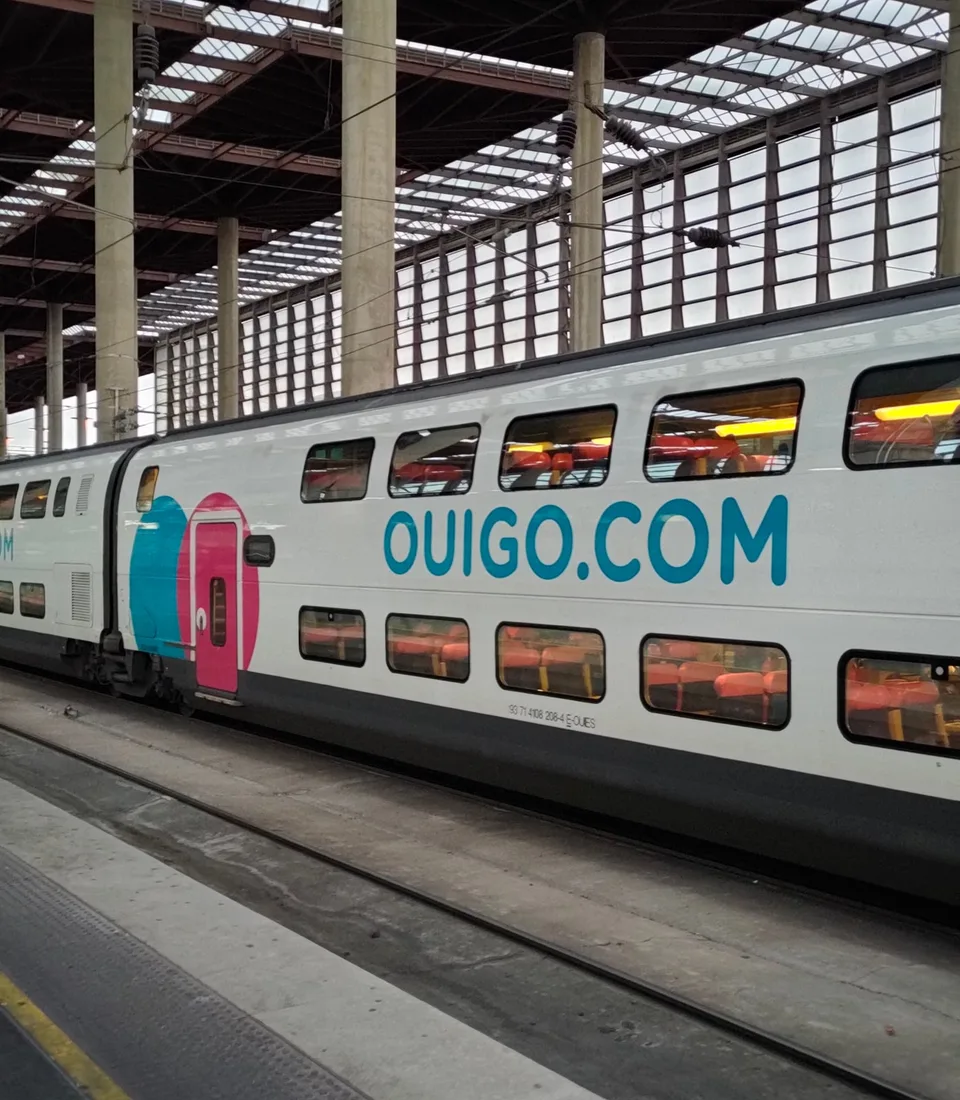 Tren de Ouigo España real fotografiado en Madrid-Atocha; imagen de archivo, no del servicio cancelado