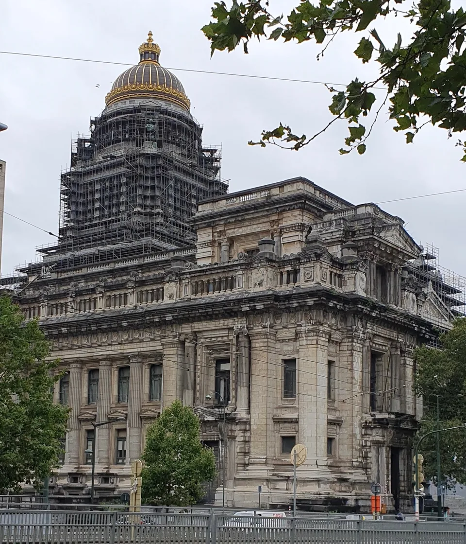 Fotografía documental real de archivo para contextualizar Bélgica. No muestra los hechos o detenciones del 21 de octubre de 2026.