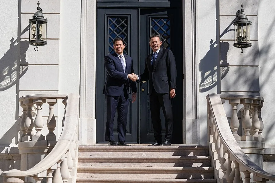 El primer ministro portugués Luís Montenegro durante una reunión real con el secretario de Estado estadounidense Marco Rubio en Lisboa, el 8 de octubre de 2026.