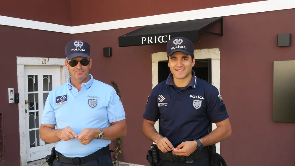 Agentes de policía de Portugal fotografiados en 2018. Archivo: no muestra las cámaras corporales del programa de 2027.