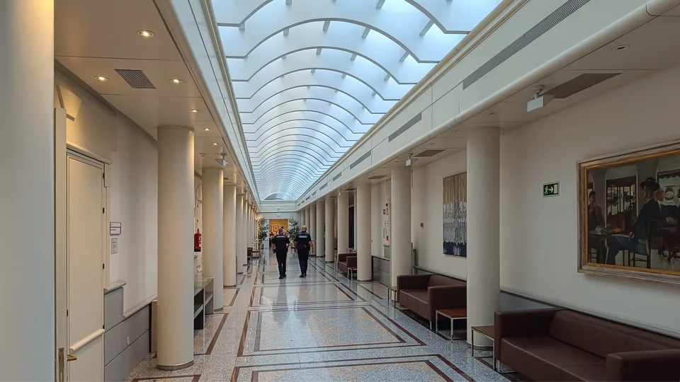 Pasillo interior del Palacio del Senado de España, en Madrid, fotografiado el 6 de octubre de 2025. Imagen de archivo.