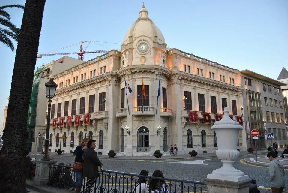 Fachada del Palacio de la Asamblea de Ceuta, escenario de la intervención del Rey el 13 de octubre, fotografiado en 2015.