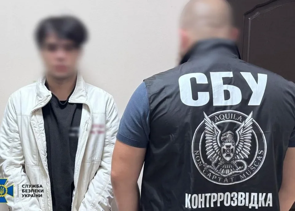 Imagen documental de la detención anunciada por el SBU el 27 de octubre de 2026 de un estudiante de Odesa investigado por presuntas actividades para Rusia.