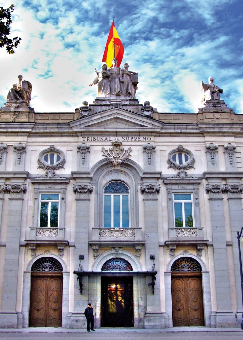 Puerta principal y fachada del Tribunal Supremo de España en Madrid, en una fotografía de archivo del 18 de enero de 2008. No representa la vista de octubre de 2026.