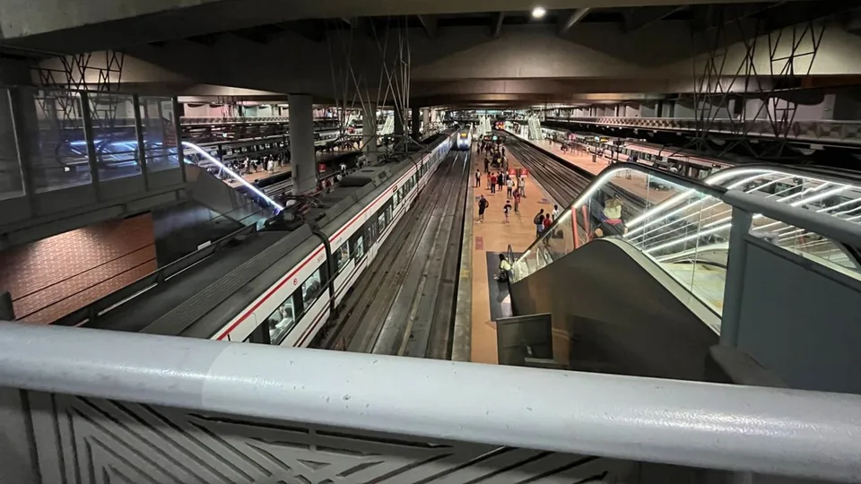 Instalaciones reales de la estación de Atocha de Madrid en agosto de 2023, fotografía documental anterior a la suspensión ferroviaria de Urda