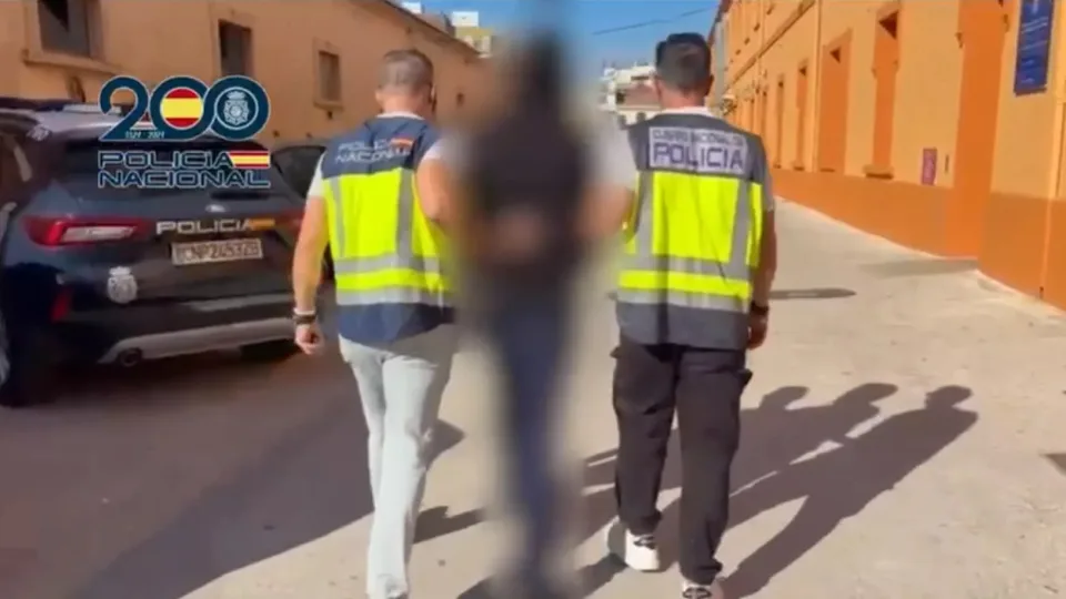Vehículo auténtico de la Policía Nacional fotografiado en Valencia en 2019; imagen de archivo y no del arresto