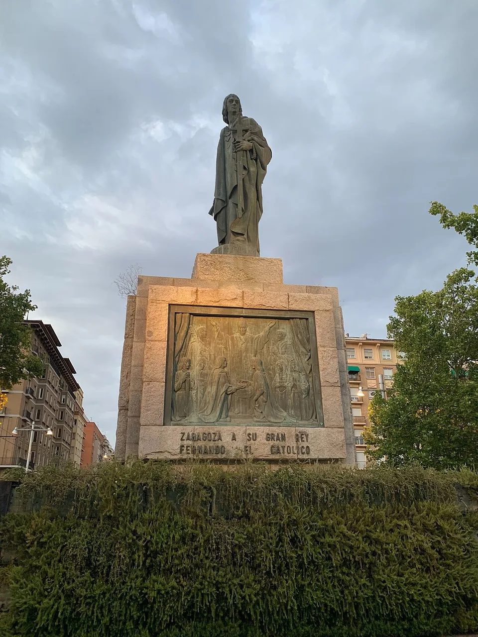 Plaza de San Francisco de Zaragoza, lugar al que fue trasladado el acto de Vito Quiles que motivó enfrentamientos y cargas policiales el 22 de octubre de 2026; foto de archivo tomada en 2019.