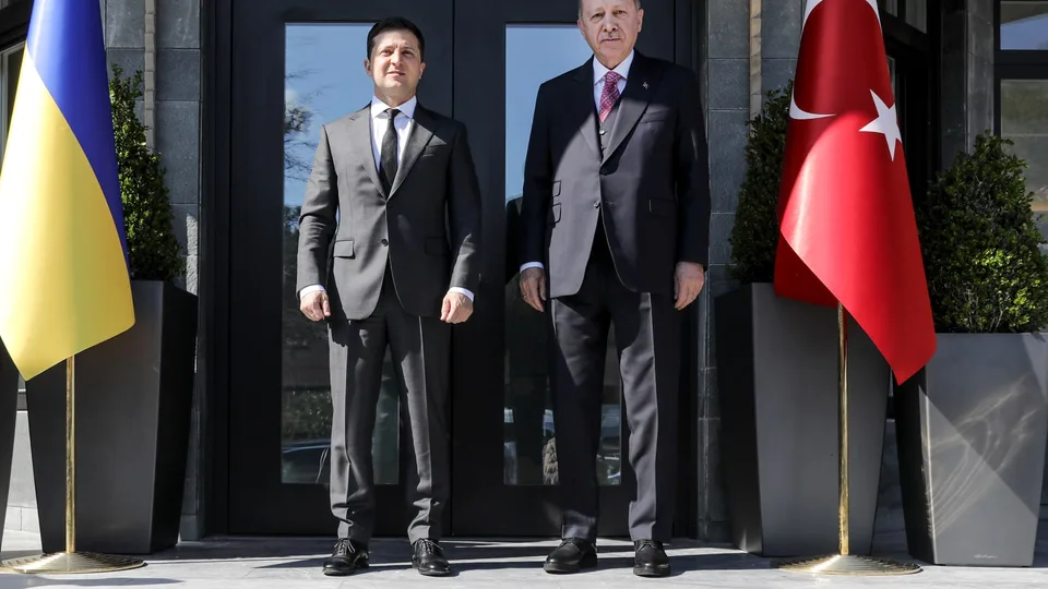 Zelenski y Erdoğan en Estambul el 10 de abril de 2021. Archivo real de ambos mandatarios; NO de su reunión prevista para el 31-O.