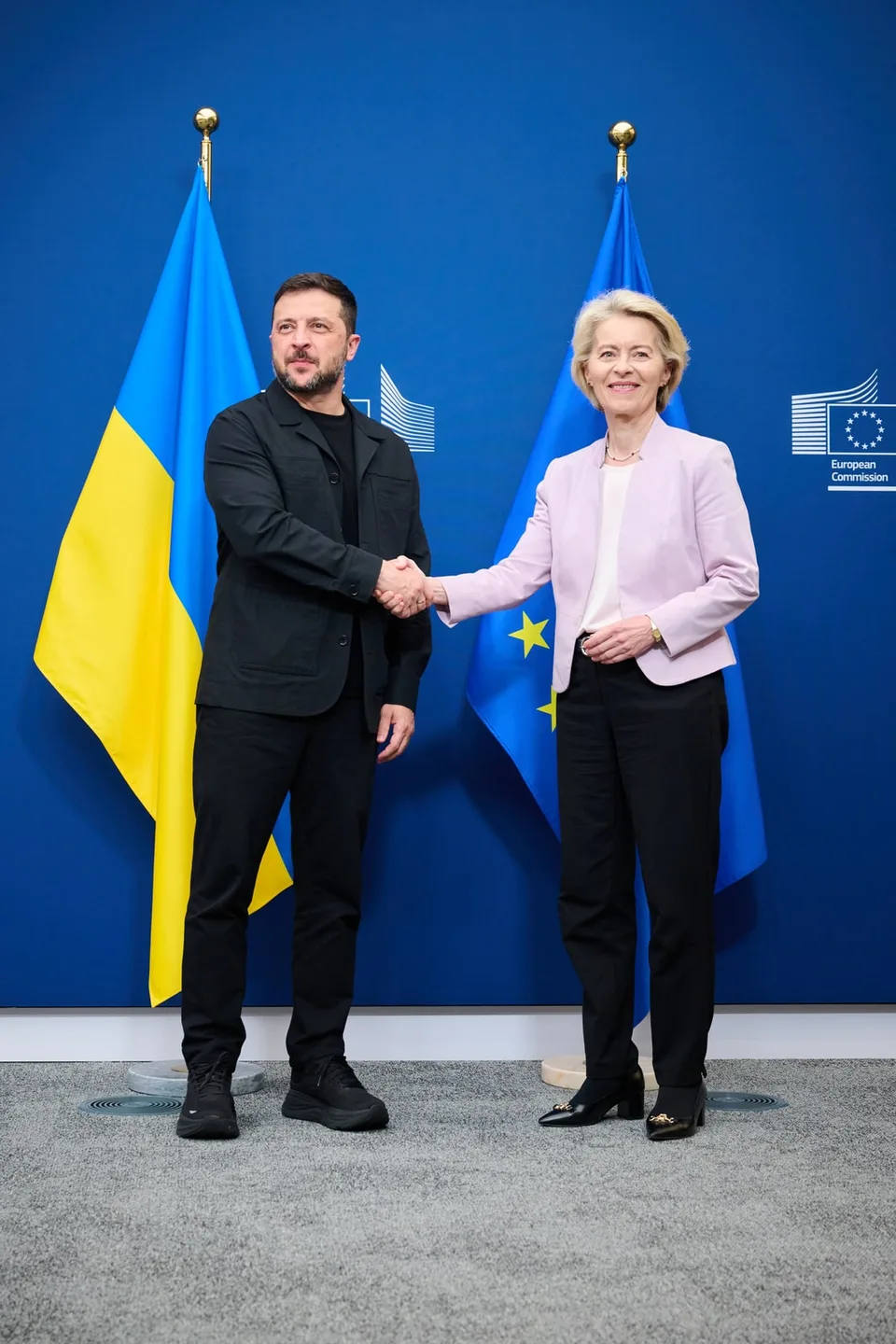 Zelenski con Ursula von der Leyen en agosto de 2025; archivo