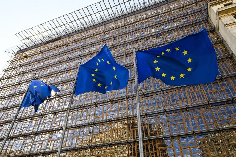 La UE renueva las sanciones a Rusia y abre una grieta: el caso Usmanov-Fridman