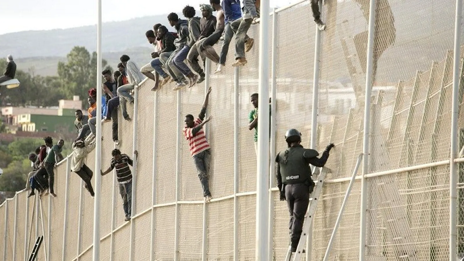 Dispositivo de seguridad en la frontera de Ceuta ante el seguimiento de una convocatoria difundida en redes para el 20-S.