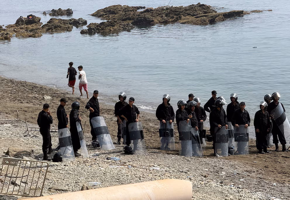 Marruecos despliega un amplio dispositivo junto a Ceuta mientras Albares alerta de convocatorias para el 23-S
