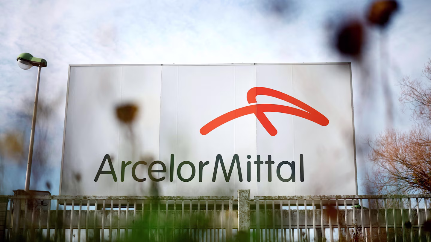 Rusia golpea la economía de guerra: ArcelorMittal detiene la mayor siderurgia de Ucrania
