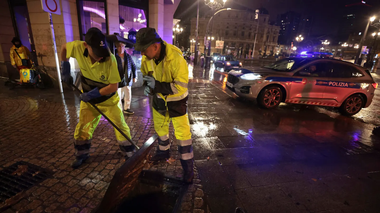 Calles de Bilbao afectadas por lluvias intensas e inundaciones durante el temporal.